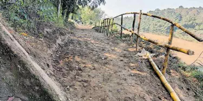 തിരുവാഭരണ ഘോഷയാത്ര അയ്യപ്പന്റെ മണ്ണിലെത്താൻ ഇനി ഒരു ദിവാസം മാത്രം ബാക്കി ; പാതകളിൽ ഒരുക്കങ്ങൾ അതിവേഗം തിരുവാഭരണ ഘോഷയാത്ര അയ്യപ്പന്റെ മണ്ണിലെത്താൻ ഇനി ഒരു ദിവാസം മാത്രം ബാക്കി ; പാതകളിൽ ഒരുക്കങ്ങൾ അതിവേഗം