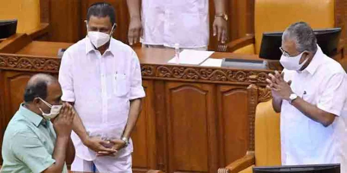 മന്ത്രിമാരുടേയും എംഎല്എമാരുടേയും ശമ്പളവും അലവന്സുകളും പെന്ഷനും 35 ശതമാനം വരെ കൂട്ടാന് ശുപാര്ശ മന്ത്രിമാരുടേയും എംഎല്എമാരുടേയും ശമ്പളവും അലവന്സുകളും പെന്ഷനും 35 ശതമാനം വരെ കൂട്ടാന് ശുപാര്ശ