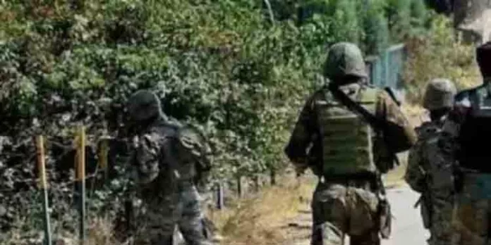 കശ്മീരിൽ പട്രോളിങ്ങിനിടെ വാഹനം മലയിടുക്കിൽ വീണ് മൂന്ന് സൈനികർ മരിച്ചു കശ്മീരിൽ പട്രോളിങ്ങിനിടെ വാഹനം മലയിടുക്കിൽ വീണ് മൂന്ന് സൈനികർ മരിച്ചു