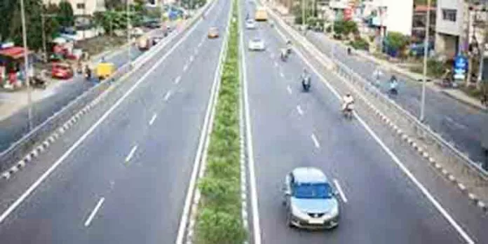ലെയിൻ ട്രാഫിക് ലംഘനത്തിന് ഇന്നുമുതൽ പിഴ ലെയിൻ ട്രാഫിക് ലംഘനത്തിന് ഇന്നുമുതൽ പിഴ