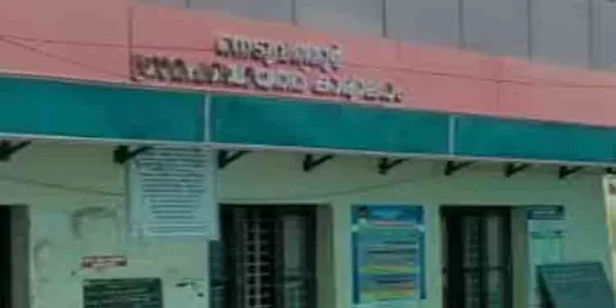 ബിജെപിയുടെ അവിശ്വാസം യുഡിഎഫ് കൗണ്സിലര്മാര് പാസ്സാക്കി ; പഞ്ചായത്ത് പ്രസിഡന്റിന്റെ ഭരണം പോയി ബിജെപിയുടെ അവിശ്വാസം യുഡിഎഫ് കൗണ്സിലര്മാര് പാസ്സാക്കി ; പഞ്ചായത്ത് പ്രസിഡന്റിന്റെ ഭരണം പോയി
