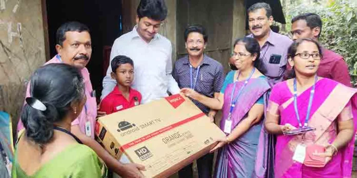 വൈദ്യുതി വിഛേദിച്ചിട്ട് മാസങ്ങളായെന്ന് കളക്ടർക്ക് വിദ്യാർഥിയുടെ കത്ത് വൈദ്യുതി വിഛേദിച്ചിട്ട് മാസങ്ങളായെന്ന് കളക്ടർക്ക് വിദ്യാർഥിയുടെ കത്ത്