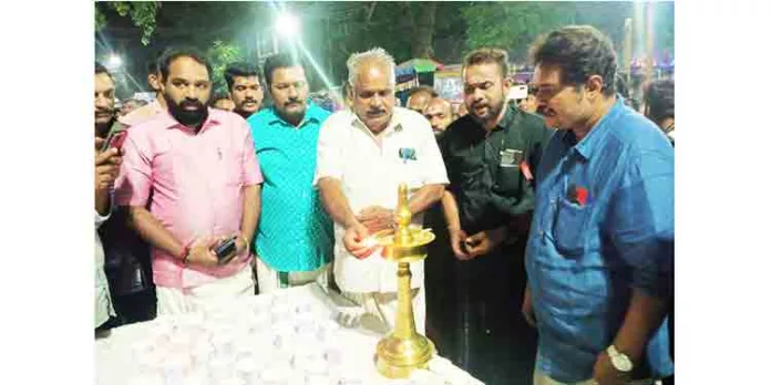 മകരവിളക്ക് ദർശശനം കഴിഞ്ഞ് മടങ്ങിയ അയ്യപ്പഭക്തർക്ക് പായസം വിതരണം നടത്തി ബി.എം.എസ് മകരവിളക്ക് ദർശശനം കഴിഞ്ഞ് മടങ്ങിയ അയ്യപ്പഭക്തർക്ക് പായസം വിതരണം നടത്തി ബി.എം.എസ്