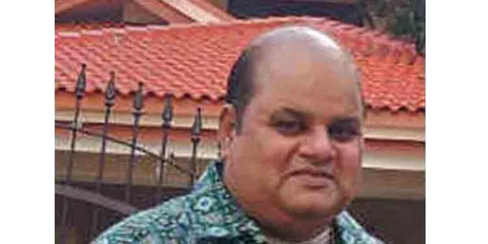 നടന് സുനില് സുഖദയുടെ കാര് ആക്രമിച്ചു നടന് സുനില് സുഖദയുടെ കാര് ആക്രമിച്ചു