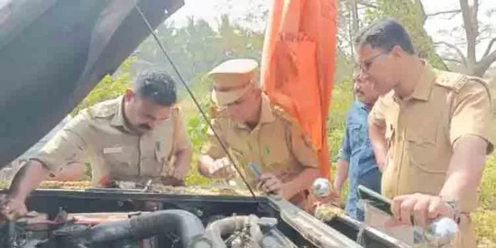അയ്യപ്പഭക്തരുടെ വാഹനത്തിന് രക്ഷകരായി മോട്ടോർ വാഹന വകുപ്പ് അയ്യപ്പഭക്തരുടെ വാഹനത്തിന് രക്ഷകരായി മോട്ടോർ വാഹന വകുപ്പ്