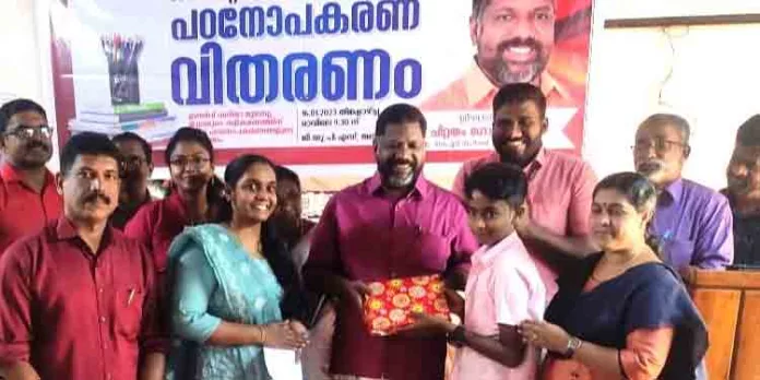 പത്തനംതിട്ട ജില്ലയിൽ നിന്ന് ലഭിച്ച പഠനോപകരണളുടെ രണ്ടാം ഘട്ട വിതരണം ഡപ്യൂട്ടി സ്പീക്കർ ചിറ്റയം ഗോപകുമാർ നിർവ്വഹിച്ചു പത്തനംതിട്ട ജില്ലയിൽ നിന്ന് ലഭിച്ച പഠനോപകരണളുടെ രണ്ടാം ഘട്ട വിതരണം ഡപ്യൂട്ടി സ്പീക്കർ ചിറ്റയം ഗോപകുമാർ നിർവ്വഹിച്ചു