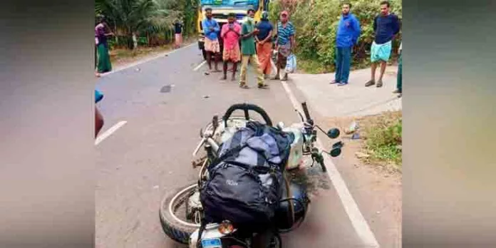 അക്കിക്കാവില് ബൈക്കും ടോറസ് ലോറിയും കൂട്ടിയിടിച്ച് വിദ്യാര്ത്ഥി മരിച്ചു അക്കിക്കാവില് ബൈക്കും ടോറസ് ലോറിയും കൂട്ടിയിടിച്ച് വിദ്യാര്ത്ഥി മരിച്ചു