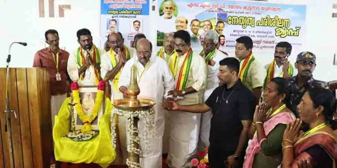 സമ്പത്തും വ്യവസായവും ന്യൂനപക്ഷങ്ങൾ കൈവശപ്പെടുത്തി ; വെള്ളാപ്പള്ളി നടേശൻ സമ്പത്തും വ്യവസായവും ന്യൂനപക്ഷങ്ങൾ കൈവശപ്പെടുത്തി ; വെള്ളാപ്പള്ളി നടേശൻ