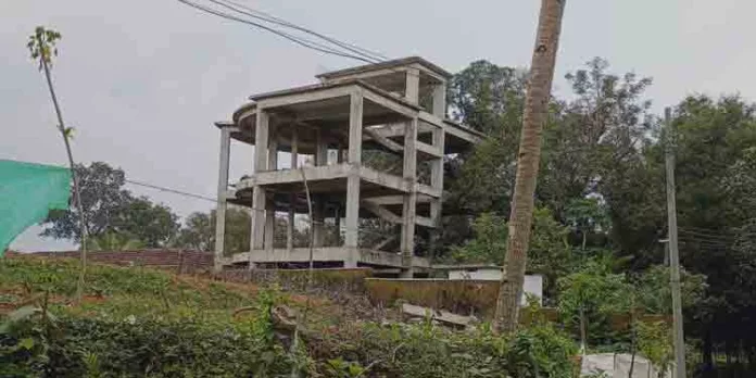 അറന്ത കുളങ്ങര എൽ പി സ്കൂളിന്റെ പുതിയ കെട്ടിടം പണി പാതി വഴിയിൽ ഉപേക്ഷിച്ച നിലയിൽ അറന്ത കുളങ്ങര എൽ പി സ്കൂളിന്റെ പുതിയ കെട്ടിടം പണി പാതി വഴിയിൽ ഉപേക്ഷിച്ച നിലയിൽ