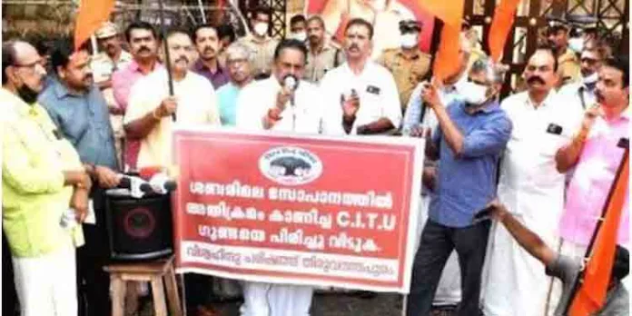 ഭക്തരെ പിടിച്ചുതള്ളിയ ജീവനക്കാരനെ സർക്കാർ സംരക്ഷിക്കുന്നു; വിശ്വഹിന്ദു പരിഷത്ത് പ്രതിക്ഷേധ മാർച്ച് നടത്തി ഭക്തരെ പിടിച്ചുതള്ളിയ ജീവനക്കാരനെ സർക്കാർ സംരക്ഷിക്കുന്നു; വിശ്വഹിന്ദു പരിഷത്ത് പ്രതിക്ഷേധ മാർച്ച് നടത്തി