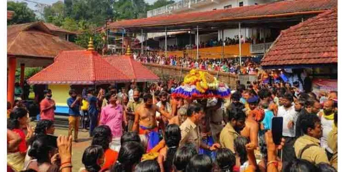 പെരുനാട് കക്കാട്ട് കോയിക്കൽ ധർമശാസ്താ ക്ഷേത്രത്തിലെ തിരുവാഭരണം ചാർത്ത് ഉത്സവം 21 നടക്കും പെരുനാട് കക്കാട്ട് കോയിക്കൽ ധർമശാസ്താ ക്ഷേത്രത്തിലെ തിരുവാഭരണം ചാർത്ത് ഉത്സവം 21 നടക്കും
