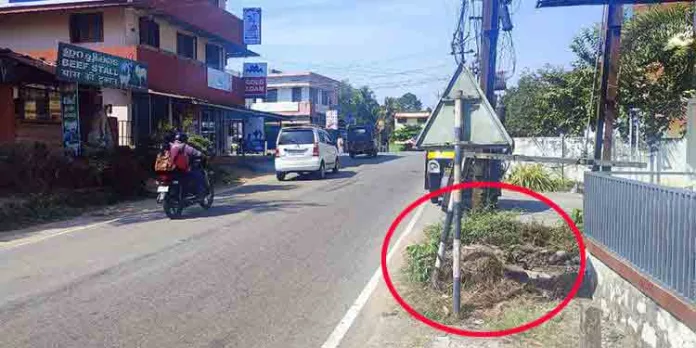 കലുങ്കിന്റെ പാര്ശ്വഭിത്തി തകര്ന്നിട്ട് വർഷങ്ങളായി ; വാര്ഡ് കൗണ്സിലര് മന്ത്രിമാർക്ക് പരാതിനല്കി കലുങ്കിന്റെ പാര്ശ്വഭിത്തി തകര്ന്നിട്ട് വർഷങ്ങളായി ; വാര്ഡ് കൗണ്സിലര് മന്ത്രിമാർക്ക് പരാതിനല്കി