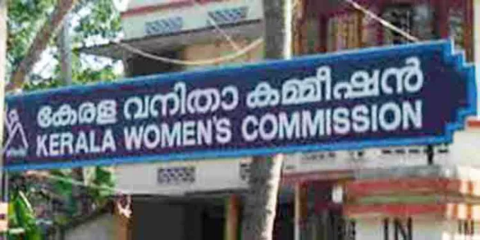 ഭാര്യയ്ക്ക് ചെലവിനു നല്ക്കാത്ത ഭർത്താവിനെ കൈയ്യോടെ പിടികൂടി വനിതാകമ്മിഷൻ ഭാര്യയ്ക്ക് ചെലവിനു നല്ക്കാത്ത ഭർത്താവിനെ കൈയ്യോടെ പിടികൂടി വനിതാകമ്മിഷൻ
