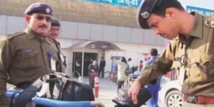 റിപ്പബ്ലിക് ദിനം : അമൃത്സർ വിമാനത്താവളത്തിൽ റെഡ് അലർട്ട്, സുരക്ഷ ശക്തമാക്കി റിപ്പബ്ലിക് ദിനം : അമൃത്സർ വിമാനത്താവളത്തിൽ റെഡ് അലർട്ട്, സുരക്ഷ ശക്തമാക്കി
