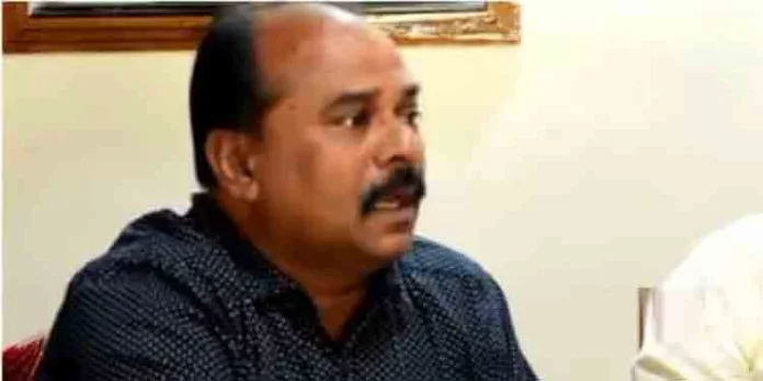 പടയപ്പയെ പ്രകോപിച്ചെന്ന് ആരോപിച്ച് ഡ്രൈവര്ക്കെതിരെ എടുത്ത കേസ് പിന്വലിച്ചില്ലെങ്കില് വനംവകുപ്പിന്റെ വാഹനങ്ങള് റോഡില് തടയുമെന്ന് സിപിഎം ഏരിയ സെക്രട്ടറി പടയപ്പയെ പ്രകോപിച്ചെന്ന് ആരോപിച്ച് ഡ്രൈവര്ക്കെതിരെ എടുത്ത കേസ് പിന്വലിച്ചില്ലെങ്കില് വനംവകുപ്പിന്റെ വാഹനങ്ങള് റോഡില് തടയുമെന്ന് സിപിഎം ഏരിയ സെക്രട്ടറി