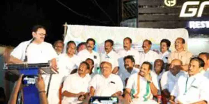 ബഫര് സോണ് : കര്ഷകരെ ഭൂമിയില് നിന്ന് ഇറക്കി വിടാന് അനുവദിക്കില്ല – കെ. മുരളീധരന് ബഫര് സോണ് : കര്ഷകരെ ഭൂമിയില് നിന്ന് ഇറക്കി വിടാന് അനുവദിക്കില്ല – കെ. മുരളീധരന്