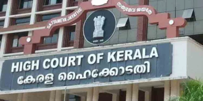 സ്ത്രീകളെ അനുമതിയില്ലാതെ തൊടാന് പാടില്ലെന്ന് ആണ്കുട്ടികള് പഠിച്ചിരിക്കണം : ഹൈക്കോടതി സ്ത്രീകളെ അനുമതിയില്ലാതെ തൊടാന് പാടില്ലെന്ന് ആണ്കുട്ടികള് പഠിച്ചിരിക്കണം : ഹൈക്കോടതി