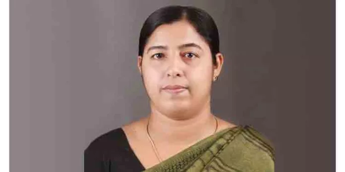 പേരാമ്പ്ര സ്റ്റേഷനിലെ വനിതാ പോലീസ് ഓഫീസറെ വീടിനുള്ളിൽ തൂങ്ങിമരിച്ച നിലയിൽ കണ്ടെത്തി പേരാമ്പ്ര സ്റ്റേഷനിലെ വനിതാ പോലീസ് ഓഫീസറെ വീടിനുള്ളിൽ തൂങ്ങിമരിച്ച നിലയിൽ കണ്ടെത്തി