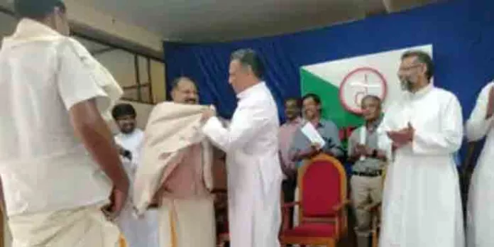 കര്ഷക സമൂഹത്തെ ഒന്നിച്ചു നിര്ത്താന് ഭരണാധികാരികള് ശ്രദ്ധിക്കുന്നില്ല : ഫാ.തോമസ് മറ്റമുണ്ടയില് കര്ഷക സമൂഹത്തെ ഒന്നിച്ചു നിര്ത്താന് ഭരണാധികാരികള് ശ്രദ്ധിക്കുന്നില്ല : ഫാ.തോമസ് മറ്റമുണ്ടയില്