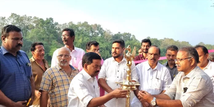 എംഎല്എയുടെ അടിയന്തിര ഇടപെടല് ; തിരുവാഭരണ പാതയില് പാലവും വെളിച്ചവും എംഎല്എയുടെ അടിയന്തിര ഇടപെടല് ; തിരുവാഭരണ പാതയില് പാലവും വെളിച്ചവും
