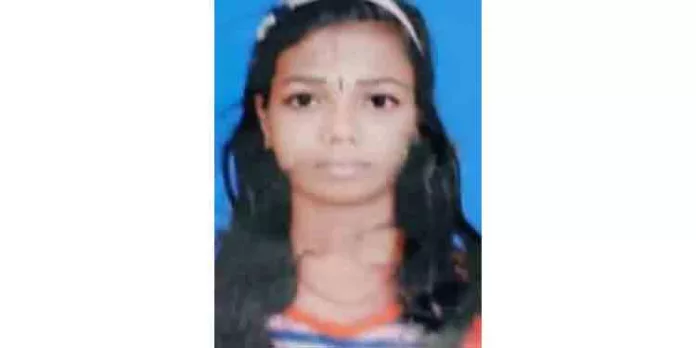 പഠിക്കാൻ പുസ്തകം എടുത്ത് വരാമെന്ന് പറഞ്ഞ് വീട്ടിലേക്ക് പോയി, പിന്നെക്കണ്ടത് വീട്ടിൽ നിന്ന് തീ ഉയരുന്ന കാഴ്ച : പതിനഞ്ചുകാരി തീപ്പൊള്ളലേറ്റു മരിച്ചു പഠിക്കാൻ പുസ്തകം എടുത്ത് വരാമെന്ന് പറഞ്ഞ് വീട്ടിലേക്ക് പോയി, പിന്നെക്കണ്ടത് വീട്ടിൽ നിന്ന് തീ ഉയരുന്ന കാഴ്ച : പതിനഞ്ചുകാരി തീപ്പൊള്ളലേറ്റു മരിച്ചു
