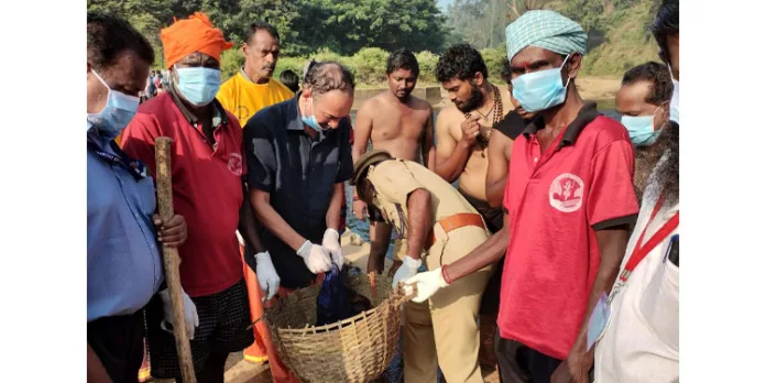 പമ്പയും പരിസരവും ശുചീകരിച്ചു പമ്പയും പരിസരവും ശുചീകരിച്ചു