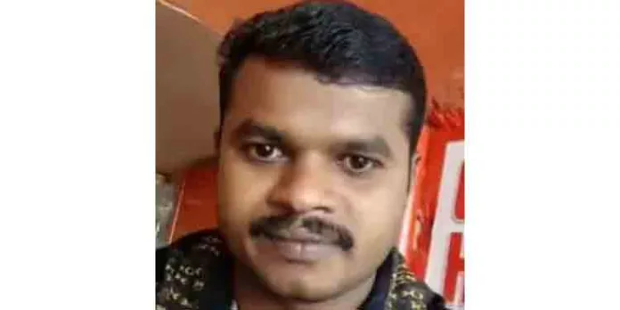 വയനാട്ടില് പൂക്കച്ചവട വ്യാപാരിയെ തൂങ്ങി മരിച്ച നിലയില് കണ്ടെത്തി വയനാട്ടില് പൂക്കച്ചവട വ്യാപാരിയെ തൂങ്ങി മരിച്ച നിലയില് കണ്ടെത്തി