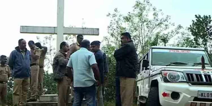 നെടുങ്കണ്ടത്ത് പോക്സോ കേസ് പ്രതി രക്ഷപെട്ട സംഭവത്തില് രണ്ട് പോലീസുകാര്ക്ക് സസ്പെന്ഷന് നെടുങ്കണ്ടത്ത് പോക്സോ കേസ് പ്രതി രക്ഷപെട്ട സംഭവത്തില് രണ്ട് പോലീസുകാര്ക്ക് സസ്പെന്ഷന്