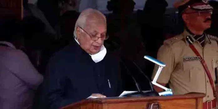 പിണറായി സർക്കാരിനെ പ്രശംസിച്ച ഗവർണറുടെ പ്രസംഗം; തിരുവനന്തപുരത്ത് ഗവർണർ ആരിഫ് മുഹമ്മദ് ഖാൻ പതാക ഉയർത്തി പിണറായി സർക്കാരിനെ പ്രശംസിച്ച ഗവർണറുടെ പ്രസംഗം; തിരുവനന്തപുരത്ത് ഗവർണർ ആരിഫ് മുഹമ്മദ് ഖാൻ പതാക ഉയർത്തി