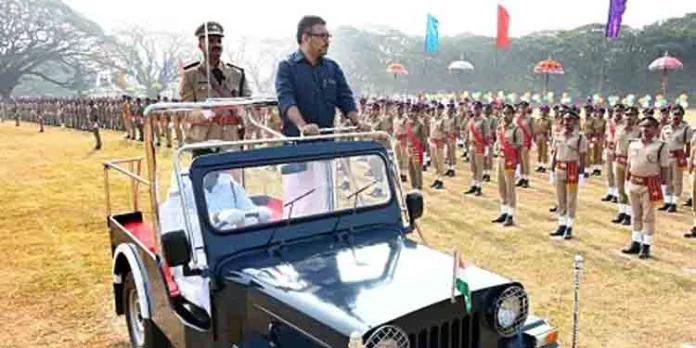 മതനിരപേക്ഷതയും ജനാധിപത്യവുമാണ് ഇന്ത്യന് ഭരണഘടനയുടെ അടിത്തറ : മന്ത്രി എം.ബി രാജേഷ് മതനിരപേക്ഷതയും ജനാധിപത്യവുമാണ് ഇന്ത്യന് ഭരണഘടനയുടെ അടിത്തറ : മന്ത്രി എം.ബി രാജേഷ്