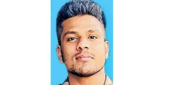 രാജ്യത്തെ കണ്ണിലെ കൃഷ്ണമണിപോലെ മുന്നിൽ നിന്ന് കാത്ത സെെനികനായിരുന്നു മലയാളിയായ നുഫെെൽ രാജ്യത്തെ കണ്ണിലെ കൃഷ്ണമണിപോലെ മുന്നിൽ നിന്ന് കാത്ത സെെനികനായിരുന്നു മലയാളിയായ നുഫെെൽ