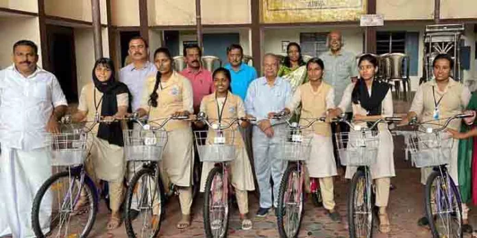 ജനസേവ സൈക്കിള് ദാന പദ്ധതി ഡോ. ടോണി ഫെര്ണാണ്ടസ് ഉദ്ഘാടനം ചെയ്തു ജനസേവ സൈക്കിള് ദാന പദ്ധതി ഡോ. ടോണി ഫെര്ണാണ്ടസ് ഉദ്ഘാടനം ചെയ്തു