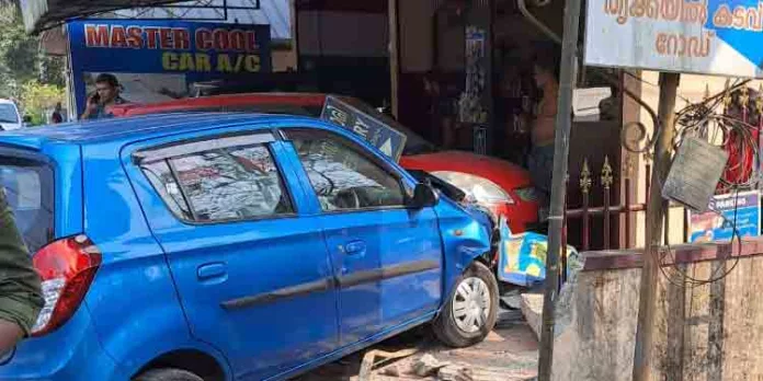 പാലാ ചെത്തിമറ്റത്ത് കാർ നിയന്ത്രണം വിട്ട് ഹോട്ടലിലേക്ക് പാഞ്ഞു കയറി : പാർക്ക് ചെയ്തിരുന്ന കാർ തകർന്നു പാലാ ചെത്തിമറ്റത്ത് കാർ നിയന്ത്രണം വിട്ട് ഹോട്ടലിലേക്ക് പാഞ്ഞു കയറി : പാർക്ക് ചെയ്തിരുന്ന കാർ തകർന്നു