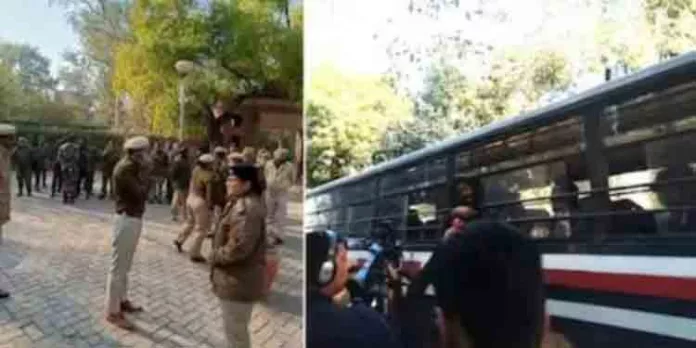 ബിബിസി ഡോക്യുമെന്ററി വിവാദം ; അന്വേഷണം പ്രഖ്യാപിച്ച് ഡൽഹി യൂണിവേഴ്സിറ്റി ബിബിസി ഡോക്യുമെന്ററി വിവാദം ; അന്വേഷണം പ്രഖ്യാപിച്ച് ഡൽഹി യൂണിവേഴ്സിറ്റി