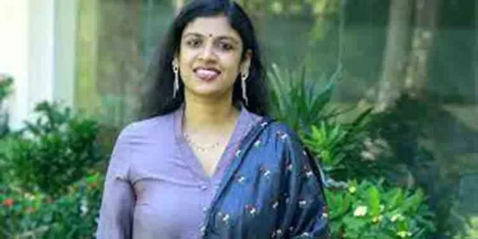 ചിന്ത ജെറോമിന്റെ പ്രബന്ധത്തെ വിമര്ശിച്ചവര്ക്ക് മറുപടിയുമായി ഡോ.ലാല് ചിന്ത ജെറോമിന്റെ പ്രബന്ധത്തെ വിമര്ശിച്ചവര്ക്ക് മറുപടിയുമായി ഡോ.ലാല്