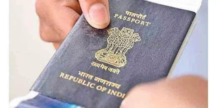 ഇന്ത്യന് പാസ്പോര്ട്ടുമായി എത്തി ; സംശയം തോന്നിയപ്പോള് ‘ജനഗണമന’ പാടാന് ആവശ്യപ്പെട്ട് ഇമിഗ്രേഷന് ഉദ്യോഗസ്ഥര് ; ബംഗ്ലാദേശി പിടിയില് ഇന്ത്യന് പാസ്പോര്ട്ടുമായി എത്തി ; സംശയം തോന്നിയപ്പോള് ‘ജനഗണമന’ പാടാന് ആവശ്യപ്പെട്ട് ഇമിഗ്രേഷന് ഉദ്യോഗസ്ഥര് ; ബംഗ്ലാദേശി പിടിയില്