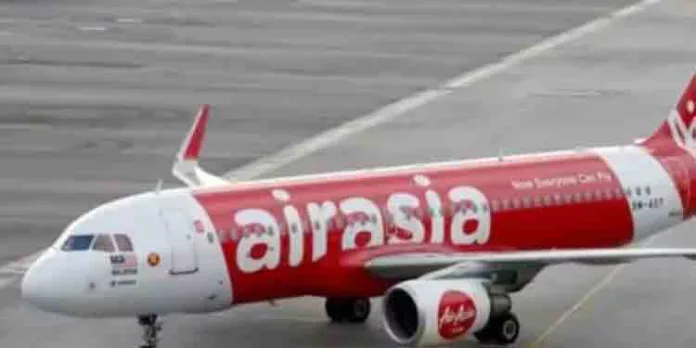 പക്ഷി ഇടിച്ചു : എയര് ഏഷ്യാ വിമാനം അടിയന്തരമായി തിരിച്ചിറക്കി പക്ഷി ഇടിച്ചു : എയര് ഏഷ്യാ വിമാനം അടിയന്തരമായി തിരിച്ചിറക്കി