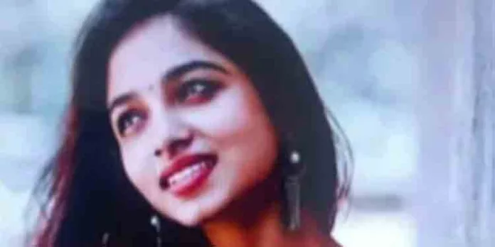 ബത്തേരിയിൽ ആശുപത്രി പരിസരത്ത് 19കാരി മരിച്ചനിലയിൽ ; ദേഹത്ത് പരുക്ക് ബത്തേരിയിൽ ആശുപത്രി പരിസരത്ത് 19കാരി മരിച്ചനിലയിൽ ; ദേഹത്ത് പരുക്ക്