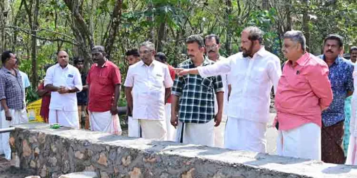തകർന്ന പുതുമൺ പാലത്തിന് പകരം താൽക്കാലിക പാലം നിർമ്മിക്കണo : കെ പി ഉദയഭാനു തകർന്ന പുതുമൺ പാലത്തിന് പകരം താൽക്കാലിക പാലം നിർമ്മിക്കണo : കെ പി ഉദയഭാനു