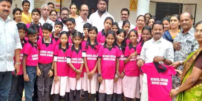 കെ എം മാണി കാരുണ്യ ദിനത്തിൽ കുട്ടികൾക്ക് യൂണിഫോം സമ്മാനിച്ച് കേരളാ കോൺഗ്രസ് (എം) കെ എം മാണി കാരുണ്യ ദിനത്തിൽ കുട്ടികൾക്ക് യൂണിഫോം സമ്മാനിച്ച് കേരളാ കോൺഗ്രസ് (എം)