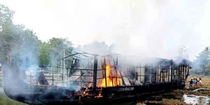 കുണ്ടന്നൂര് വെടിക്കെട്ട് അപകടം; അന്വേഷണത്തിന് ഉത്തരവിട്ട് ജില്ലാ കളക്ടർ കുണ്ടന്നൂര് വെടിക്കെട്ട് അപകടം; അന്വേഷണത്തിന് ഉത്തരവിട്ട് ജില്ലാ കളക്ടർ