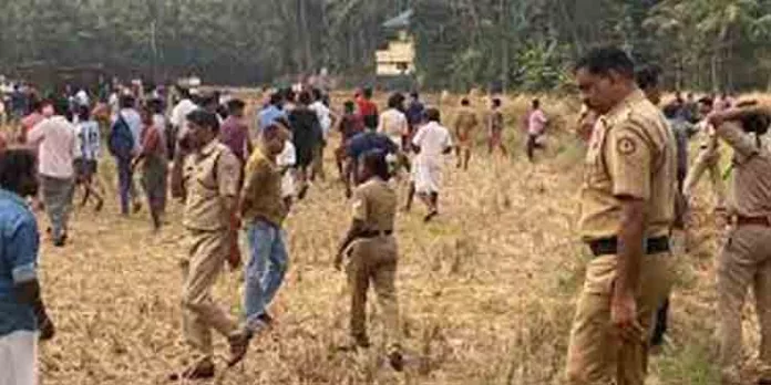 കുണ്ടന്നൂരില് വെടിപ്പുരയിലെ സ്ഫോടനത്തില് പൊള്ളലേറ്റ തൊഴിലാളി മരിച്ചു കുണ്ടന്നൂരില് വെടിപ്പുരയിലെ സ്ഫോടനത്തില് പൊള്ളലേറ്റ തൊഴിലാളി മരിച്ചു