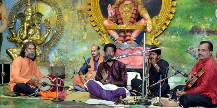 അയ്യന് രാഗവൈവിധ്യത്താല് അര്ച്ചനയേകി തീക്കോയി രാധാകൃഷ്ണന് അയ്യന് രാഗവൈവിധ്യത്താല് അര്ച്ചനയേകി തീക്കോയി രാധാകൃഷ്ണന്