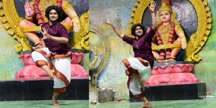 അയ്യപ്പ സന്നിധിയില് ചുവടു വെച്ച് സീരിയല് താരം ആഷ്ബിന് അനില് അയ്യപ്പ സന്നിധിയില് ചുവടു വെച്ച് സീരിയല് താരം ആഷ്ബിന് അനില്