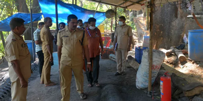 സന്നിധാനത്തെ വെടിപ്പുരയിലും ഹോട്ടലുകളിലും പരിശോധന നടത്തി സന്നിധാനത്തെ വെടിപ്പുരയിലും ഹോട്ടലുകളിലും പരിശോധന നടത്തി