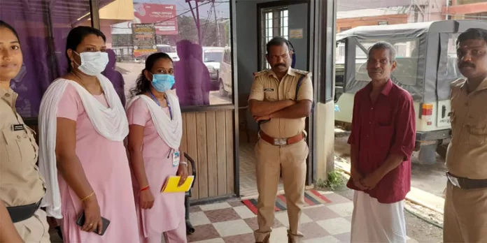 ഒറ്റയ്ക്ക് താമസിച്ചുവന്ന രോഗബാധിതനെ സുരക്ഷിതസ്ഥാനത്തെത്തിച്ച് പോലീസ് ഒറ്റയ്ക്ക് താമസിച്ചുവന്ന രോഗബാധിതനെ സുരക്ഷിതസ്ഥാനത്തെത്തിച്ച് പോലീസ്