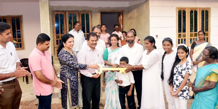 ഡോ .എം. എസ്. സുനിലിന്റെ 267 മത് സ്നേഹഭവനം ജോയ് പാസ്റ്ററിനും കുടുംബത്തിനും ഡോ .എം. എസ്. സുനിലിന്റെ 267 മത് സ്നേഹഭവനം ജോയ് പാസ്റ്ററിനും കുടുംബത്തിനും