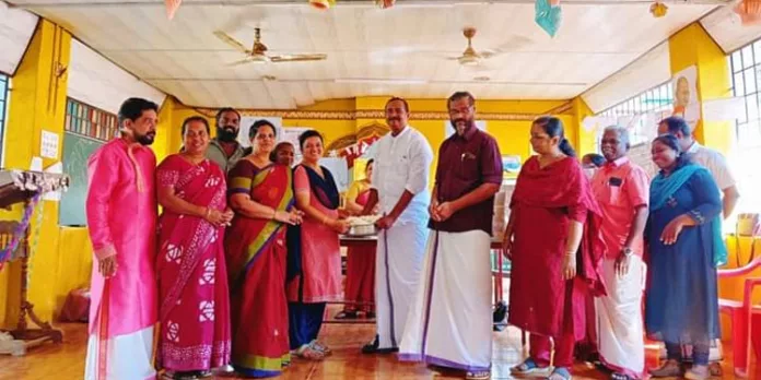 ഇരവിപേരൂര് ഗ്രാമപഞ്ചായത്തിലെ സ്കൂളുകളില് മൃഷ്ടാനം പദ്ധതിക്ക് തുടക്കം ഇരവിപേരൂര് ഗ്രാമപഞ്ചായത്തിലെ സ്കൂളുകളില് മൃഷ്ടാനം പദ്ധതിക്ക് തുടക്കം