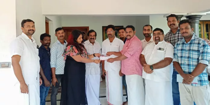 മകൾ അംഗത്വമെടുക്കുന്നതിന് സാക്ഷിയായി ചീഫ് വിപ്പ് ഡോ എൻ ജയരാജ് മകൾ അംഗത്വമെടുക്കുന്നതിന് സാക്ഷിയായി ചീഫ് വിപ്പ് ഡോ എൻ ജയരാജ്