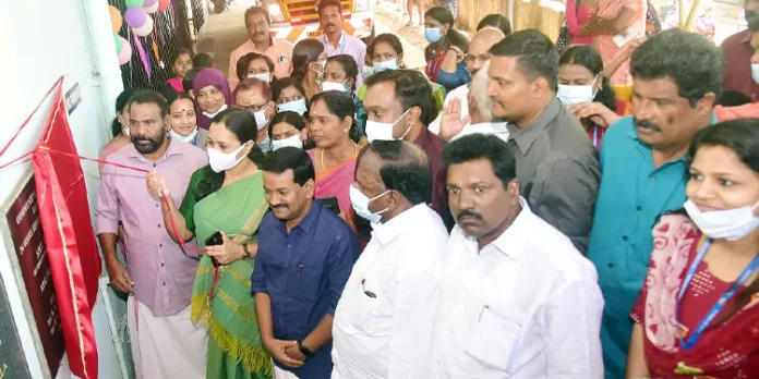 പെരുനാട് സിഎച്ച്സിക്ക് പുതിയ കെട്ടിടം നിര്മിക്കും : മന്ത്രി വീണാ ജോര്ജ് പെരുനാട് സിഎച്ച്സിക്ക് പുതിയ കെട്ടിടം നിര്മിക്കും : മന്ത്രി വീണാ ജോര്ജ്